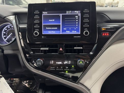 Used 2022 Toyota Camry LE image 23