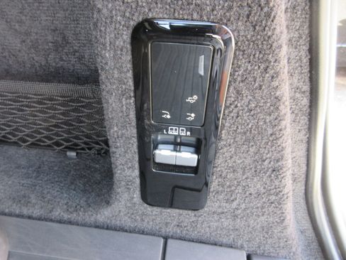 Used 2024 Land Rover Range Rover Sport SE image 36