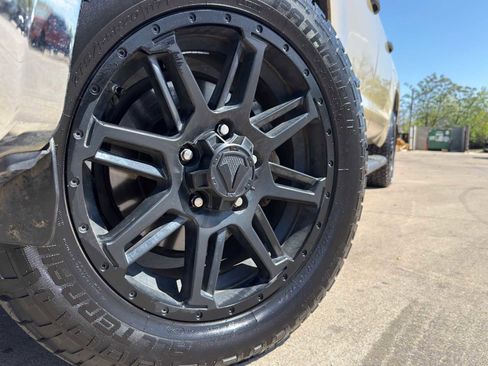 Used 2019 Toyota Tundra SR5 w/ SR5 Upgrade Package image 6