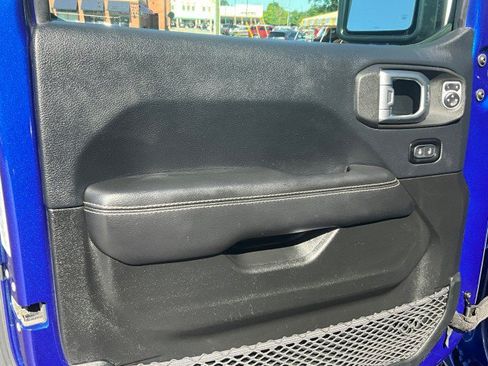 Used 2019 Jeep Wrangler Unlimited Sahara w/ Uconnect 4C Nav & Sound Group AWD/4WD image 28