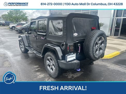 Used 2017 Jeep Wrangler Unlimited Sahara w/ Connectivity Group image 6