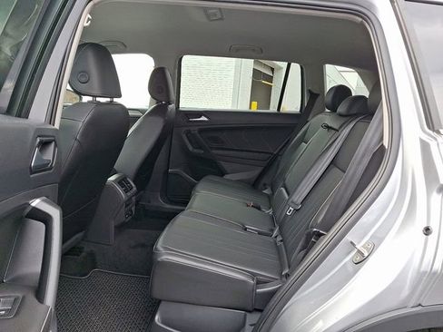 Used 2024 Volkswagen Tiguan SE image 11