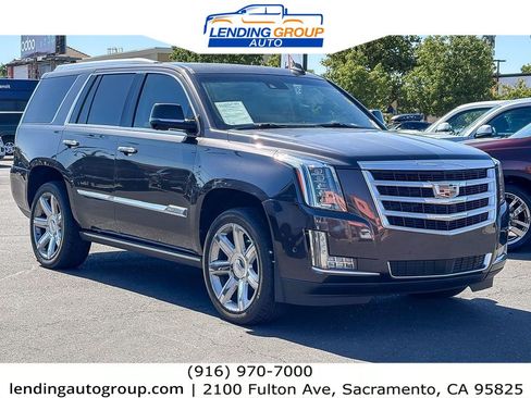 Used 2017 Cadillac Escalade Premium Luxury AWD/4WD image 5