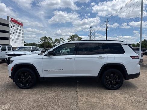 Used 2023 Jeep Grand Cherokee L Laredo RWD image 5