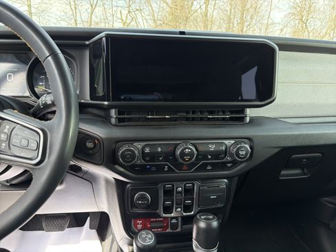 Used 2024 Jeep Wrangler Unlimited Willys 4xe AWD/4WD image 18