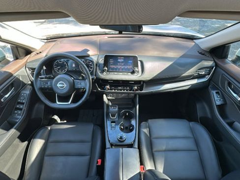 Used 2022 Nissan Rogue SV w/ SV Premium Package image 26