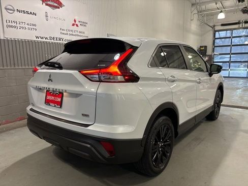New 2025 Mitsubishi Eclipse Cross LE image 3
