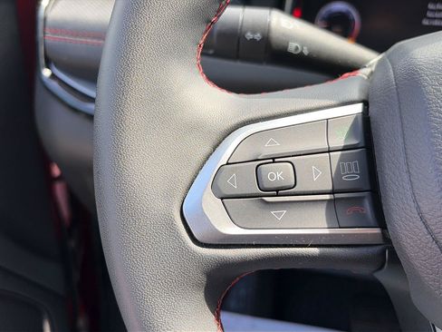Used 2025 Jeep Compass Trailhawk w/ Trailhawk Elite Group AWD/4WD image 18