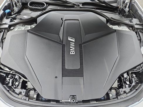 Used 2024 BMW i7 eDrive50 image 27