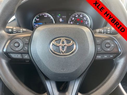 Used 2021 Toyota RAV4 XLE image 24