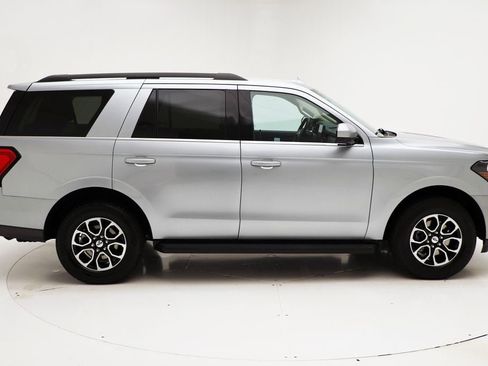 Used 2024 Ford Expedition XLT image 3