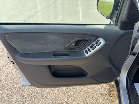 Used 2003 MAZDA Tribute LX image 15