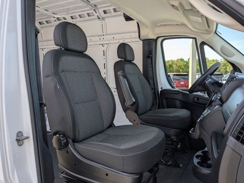 Used 2025 RAM ProMaster 2500 w/ Convenience Group image 15
