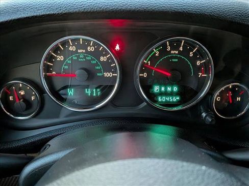 Used 2017 Jeep Wrangler Unlimited Sahara w/ Connectivity Group image 11