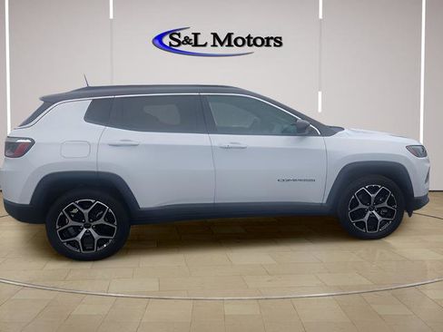 Used 2025 Jeep Compass Limited AWD/4WD image 9