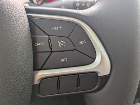 Used 2018 Jeep Renegade Latitude FWD image 22