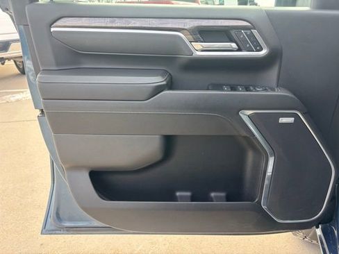 Used 2025 Chevrolet Silverado 2500 LTZ w/ LTZ Premium Package image 17