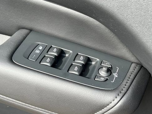 New 2025 Volvo XC60 B5 Plus w/ Protection Package Premier image 27