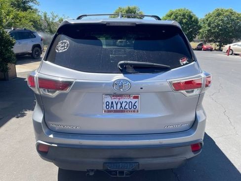 Used 2016 Toyota Highlander Limited w/ Driver Technology Package AWD/4WD image 5