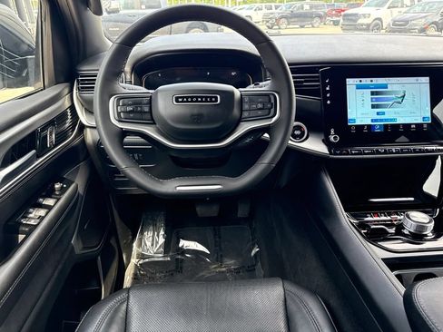 Used 2025 Jeep Wagoneer Series II w/ 8-Passenger Seating Package AWD/4WD image 23