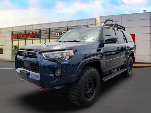 Used 2021 Toyota 4Runner SR5 AWD/4WD image 2