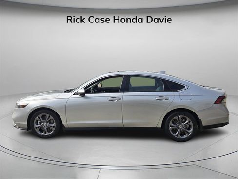 Certified 2024 Honda Accord EX-L image 4