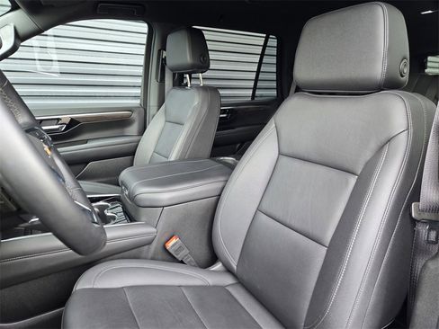 Used 2025 Chevrolet Tahoe LT image 20