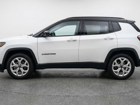 Used 2025 Jeep Compass Latitude image 5