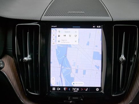 Used 2023 Volvo XC60 B6 Ultimate w/ Protection Package Premier image 30