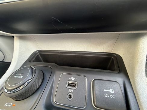 Used 2021 Jeep Cherokee Latitude Lux AWD/4WD image 24