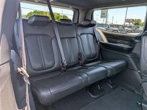 Certified 2025 Jeep Wagoneer Series III w/ Premium Group I AWD/4WD image 32