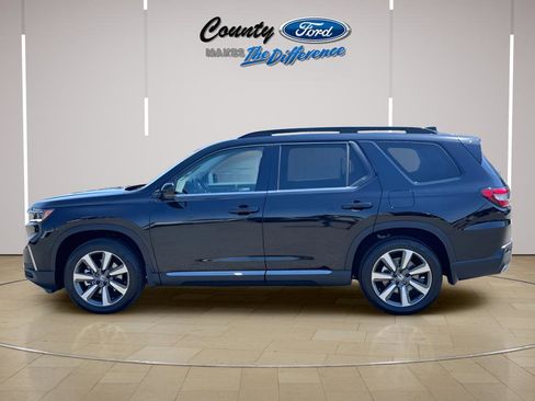 Used 2025 Honda Pilot Touring image 3