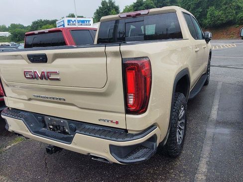 Used 2022 GMC Sierra 1500 AT4 w/ AT4 Premium Package AWD/4WD image 9