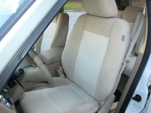 Used 2010 Ford Explorer XLT image 13