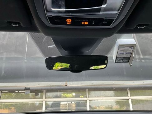 Used 2025 Volkswagen Atlas Cross Sport SE image 18