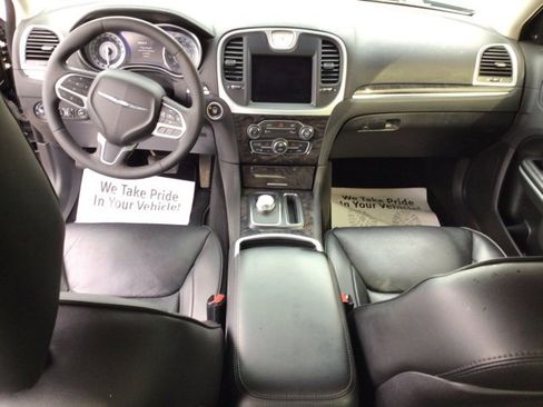 Used 2023 Chrysler 300 Touring L w/ Comfort Group image 7