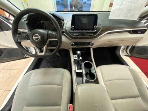 Used 2024 Nissan Altima 2.5 SV image 21