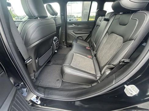 New 2025 Jeep Grand Cherokee Altitude image 20