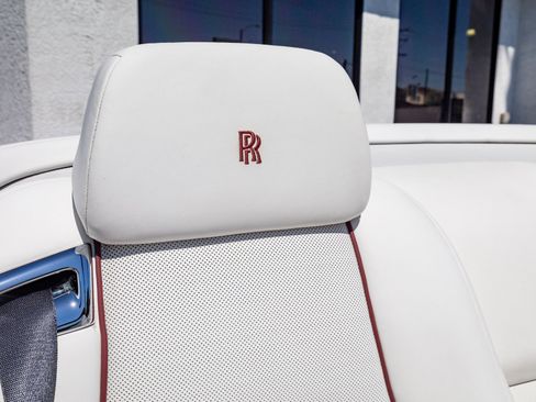 Used 2017 Rolls-Royce Dawn image 40