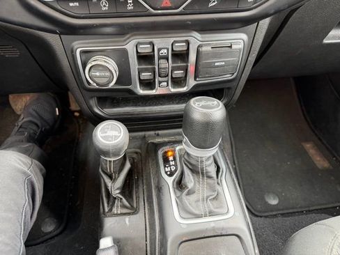 Used 2020 Jeep Wrangler Unlimited Sahara w/ Uconnect 4C Nav & Sound Group image 16