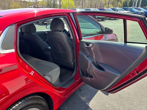 Used 2022 Hyundai Ioniq SE image 40