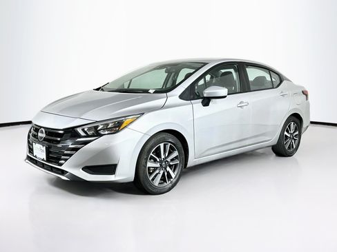 Used 2025 Nissan Versa SV FWD image 3