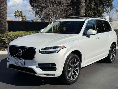 Used 2018 Volvo XC90 T6 Momentum w/ Convenience Package image 11