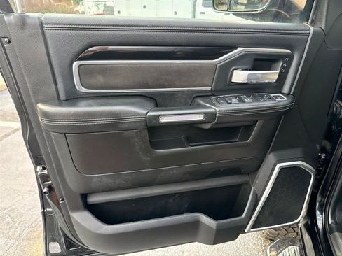 Used 2019 RAM 2500 Laramie w/ Black Appearance Package AWD/4WD image 18
