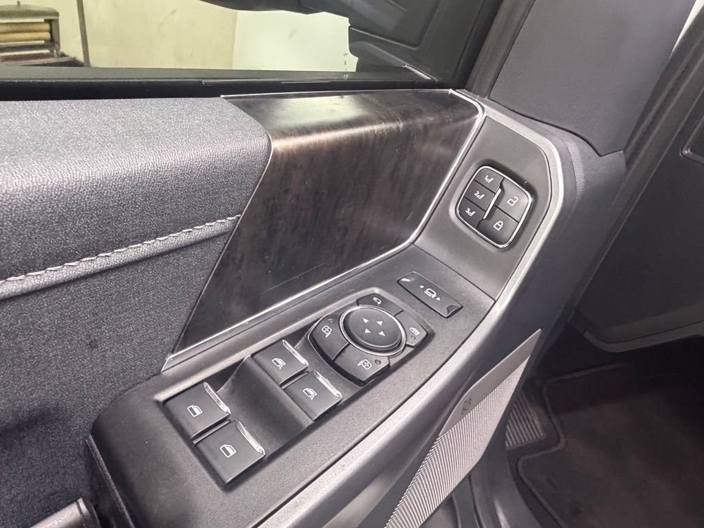 Used 2025 Ford F250 Lariat AWD/4WD image 17