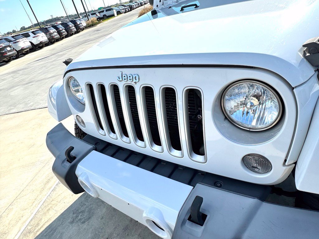 Used 2016 Jeep Wrangler Unlimited Sahara w/ Connectivity Group AWD/4WD image 2
