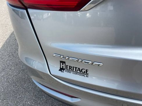 Used 2020 Ford Fusion SE FWD image 9