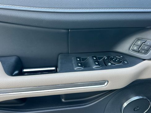 Used 2024 Ford Expedition Limited image 11