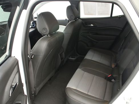 Certified 2025 Chevrolet Trax LT w/ Driver Confidence Package FWD image 28