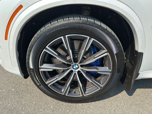 Used 2019 BMW X5 xDrive50i w/ M Sport Package AWD/4WD image 9
